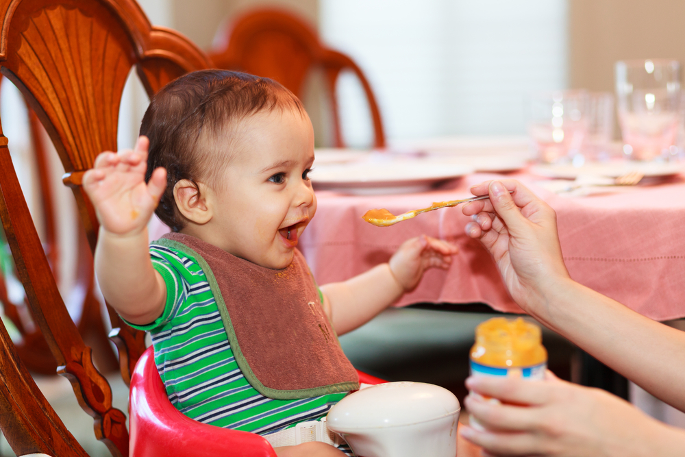 Bebé comiendo